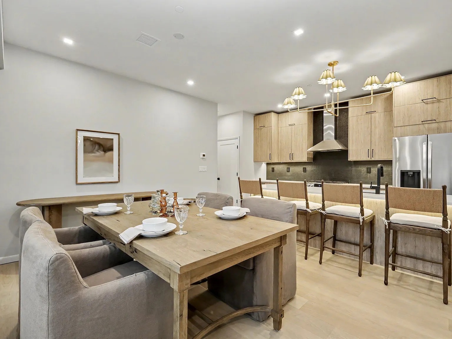 1 bed, 1.5 bath, 990 sqft, $9,000 — Photo 4