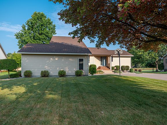 2nd image of 9374 Arrowhead Dr E