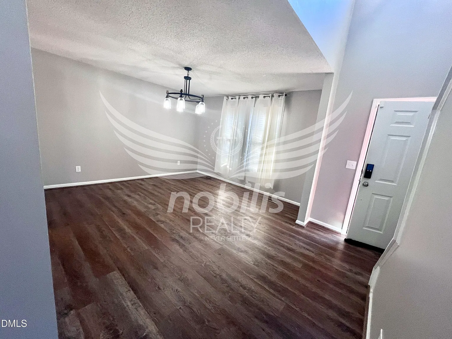 4 bed, 2.5 bath, 2182 sqft, $2,600 — Photo 2