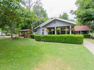 303 E 1st St, Hooks, TX 75561