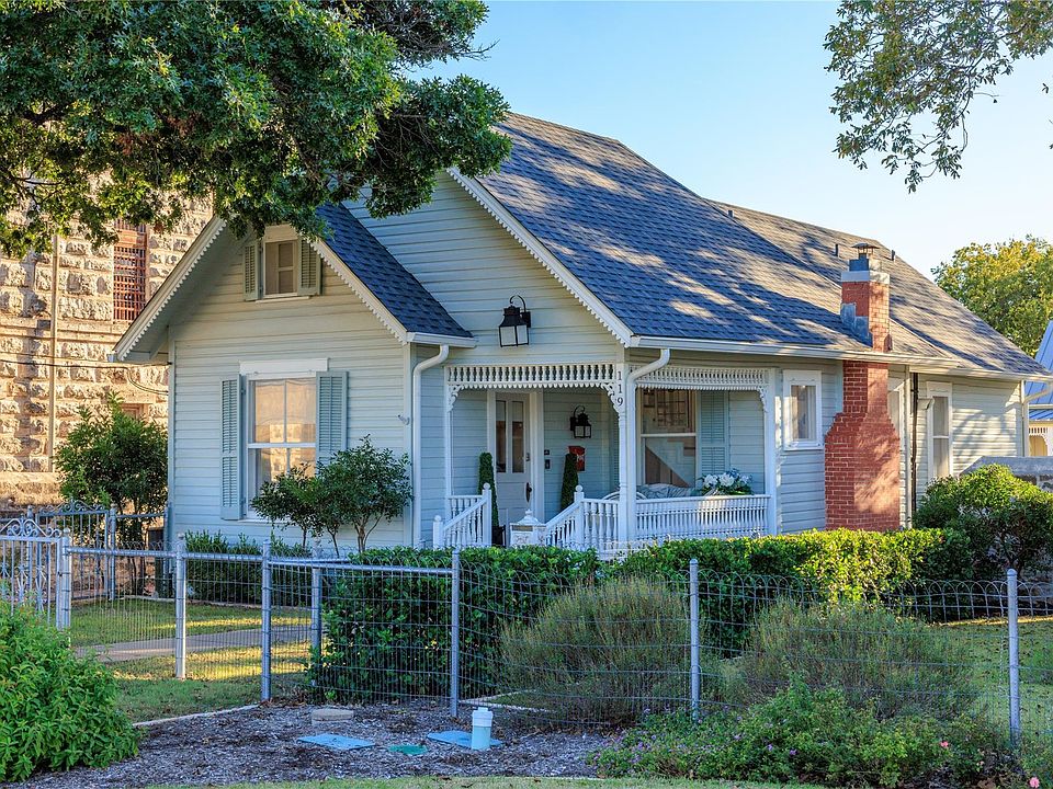 1st image of 119 W San Antonio St