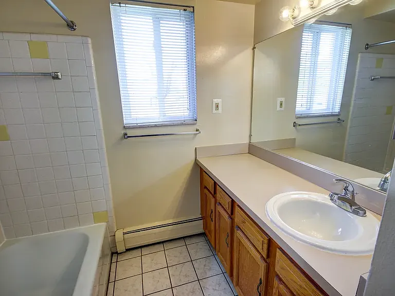 Fairfield Arms Apartments — Photo 16