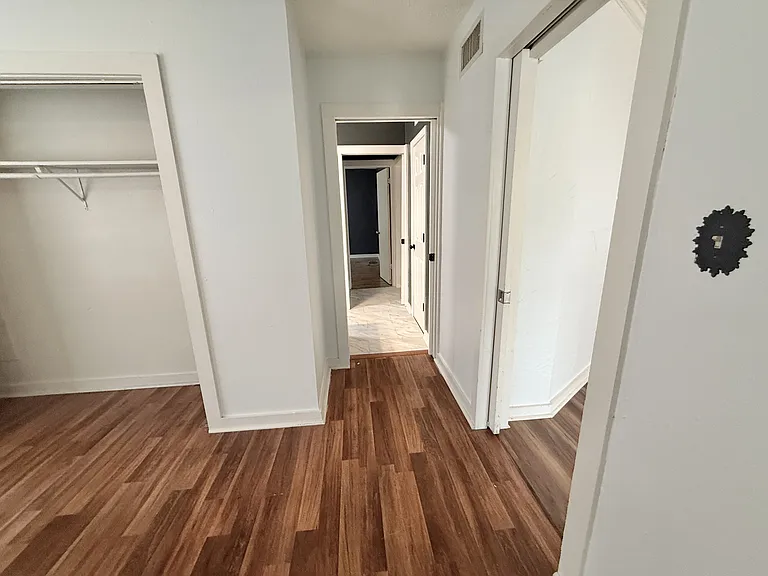 300 Richard St — Photo 16