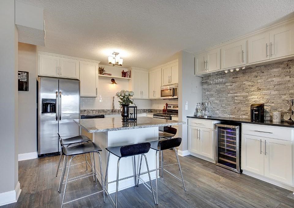 1st image of 26 10th St W Unit 1504