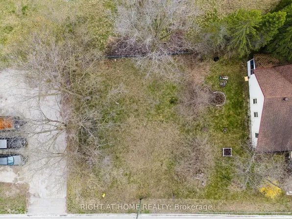 98 King St, Essa, ON L0M 1B2