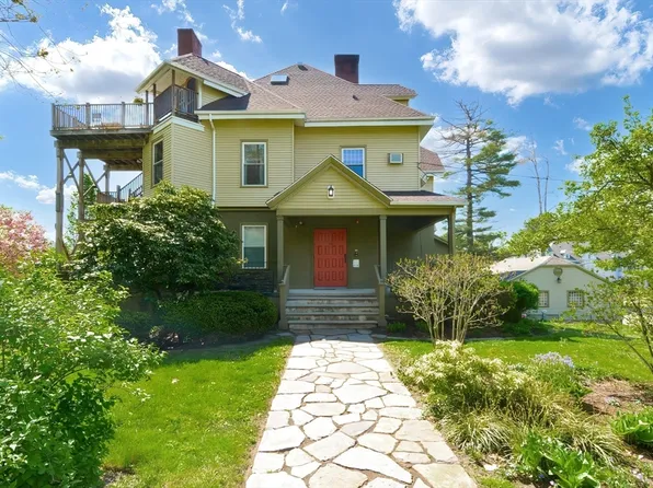 90 Pomeroy Ter APT 3, Northampton, MA 01060