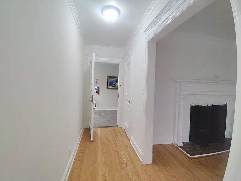 10974 Strathmore Dr — Photo 9