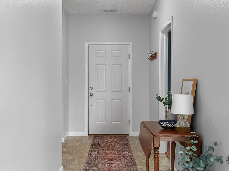 4570 Matthew St — Photo 5