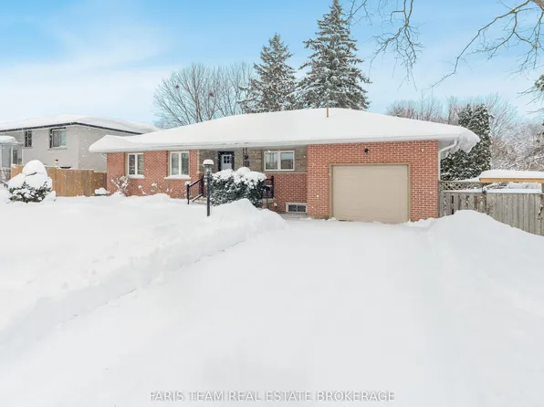 15 Davidson St, Barrie, ON L4M 3R9