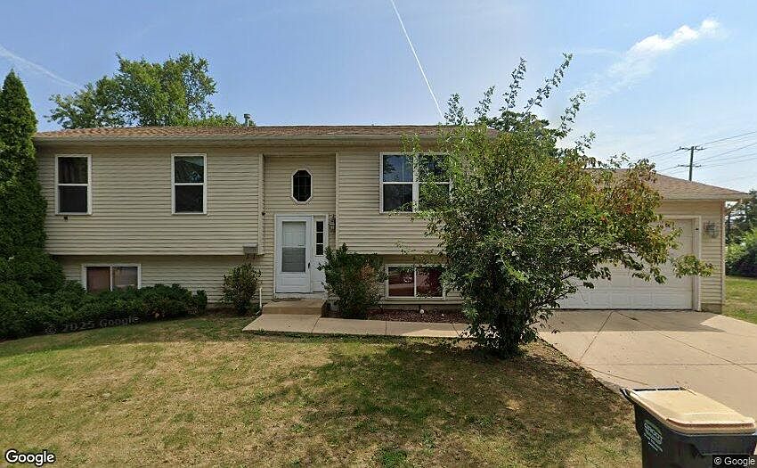 1st image of 414 E Washington St