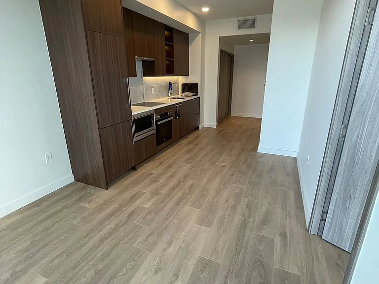 85 McMahon Dr #2215 — Photo 13