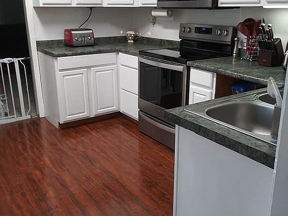 3rd image of 303 Hillcrest Ave