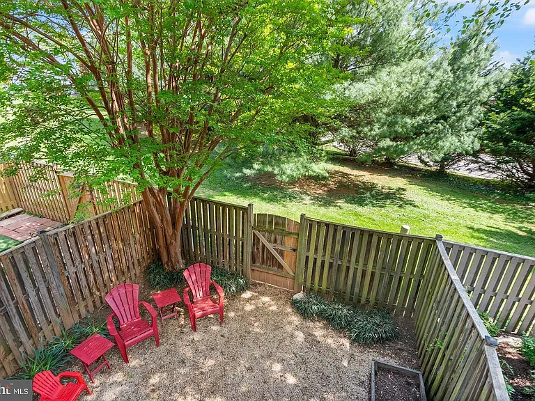 711 Acorn Ct — Photo 24