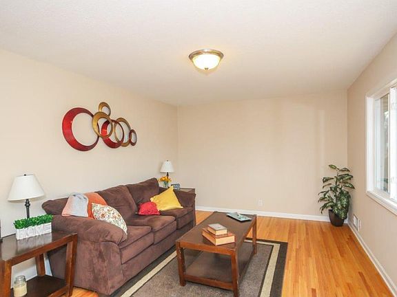 2nd image of 1112 Aurora Ave