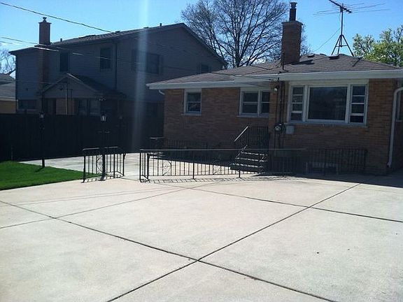 3rd image of 733 S Berkley Ave