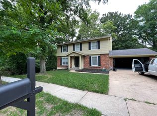 1215 Dunloe Rd, Ballwin, MO 63021