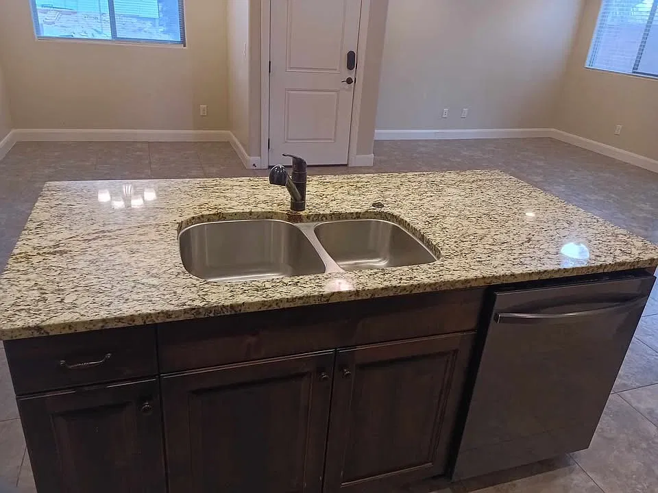 2 bed, 1.5 bath, 1250 sqft, $1,800 — Photo 3