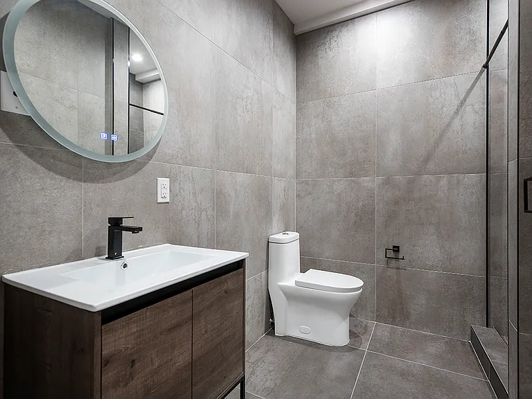 20 E 42nd St #5R — Photo 4