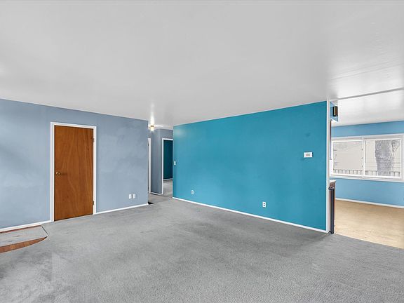 4th image of 902 Oakcrest Dr