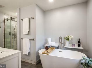 2052 Eakins Ct, Reston, VA 20191