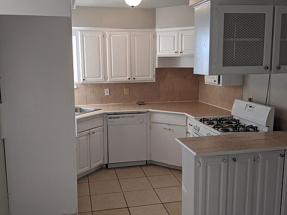 3rd image of 3605 Overland Dr