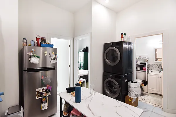 Rented by The Agency | media 10