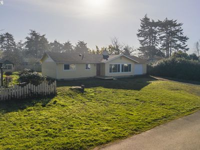 950 1st St NE, Bandon, OR, 97411