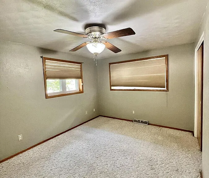 2204 Bainbridge Rd — Photo 31