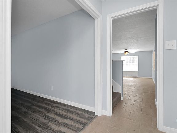 3rd image of 4902 Gardenia Trl