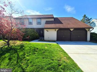 48 Meadowrue Ct, Mount Laurel, NJ 08054
