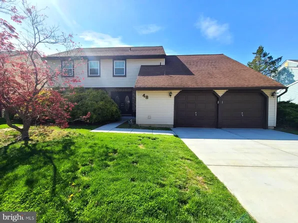 48 Meadowrue Ct, Mount Laurel, NJ 08054
