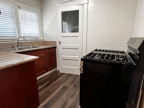 4th image of 1125 E Harvard St #1125B