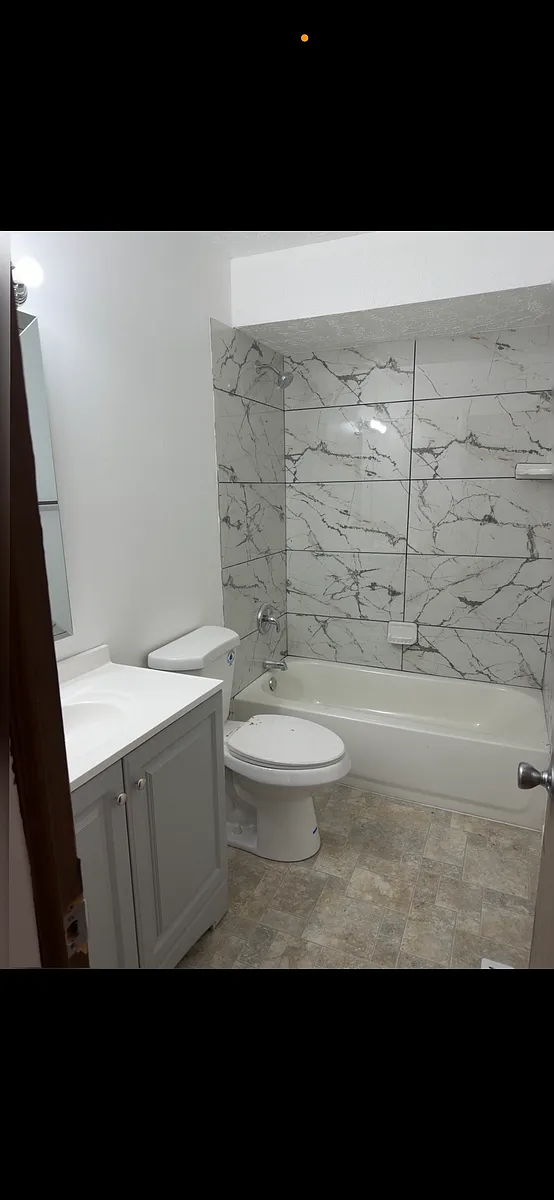 Building Photo - 5020 Southwood Cir