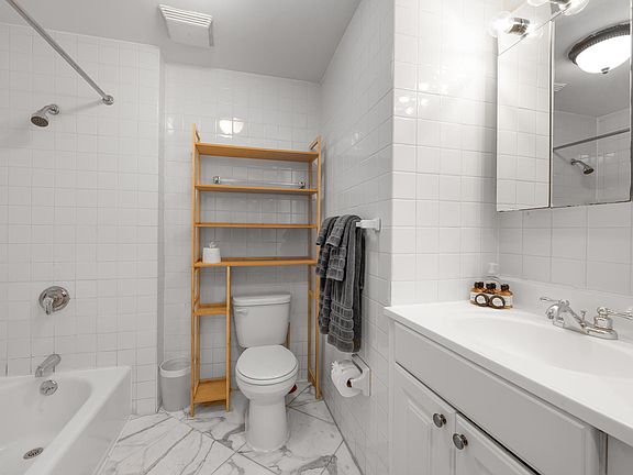 4th image of 150 W 58th St