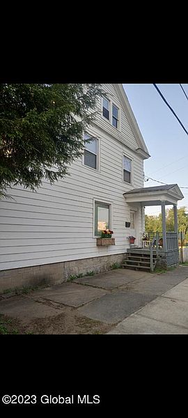 3rd image of 7 Satterlee Lane