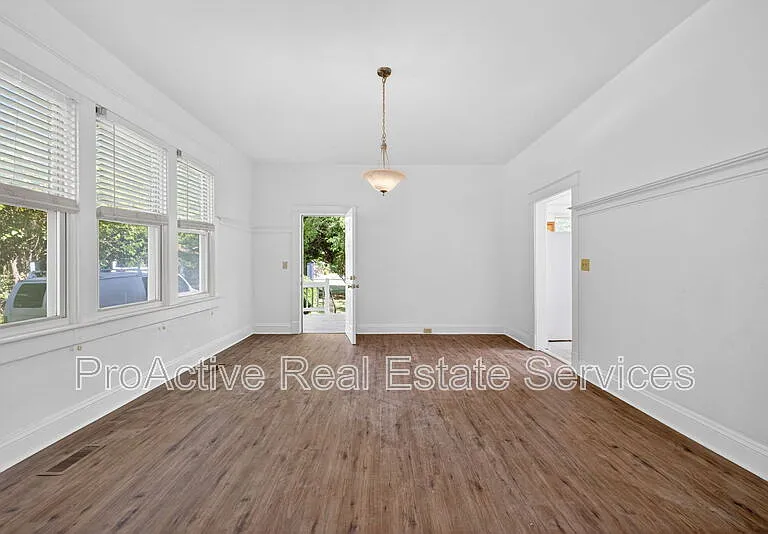 1008 Grayson St — Photo 7