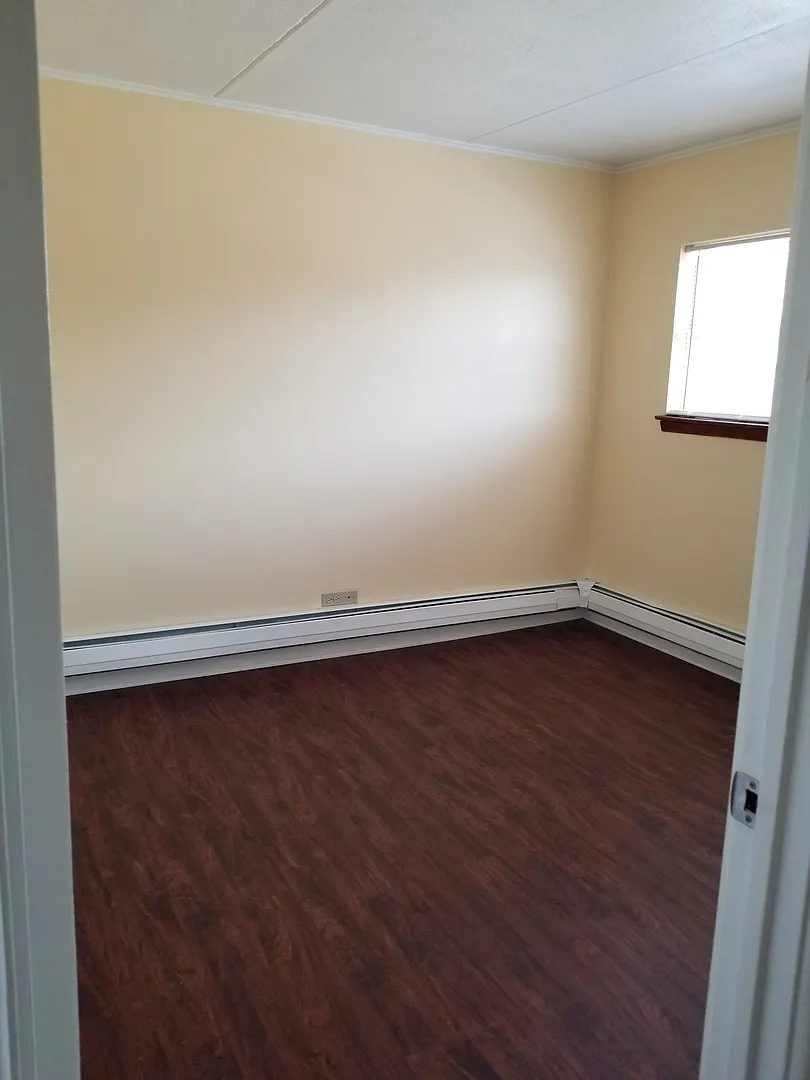 Stickney 6921-6925 — Photo 3