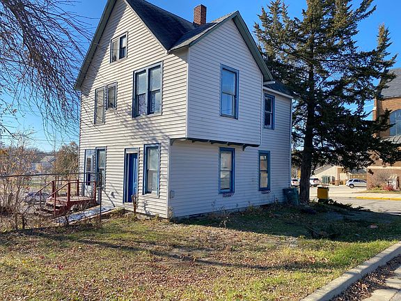 3rd image of 119 Saint Marys Ave S