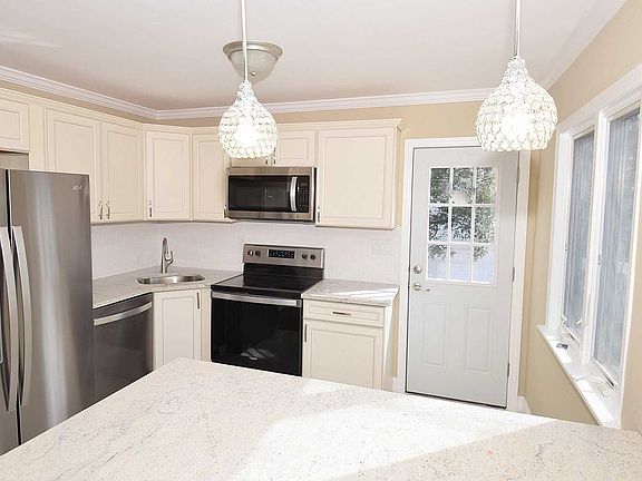 5th image of 29 Shenandoah Blvd