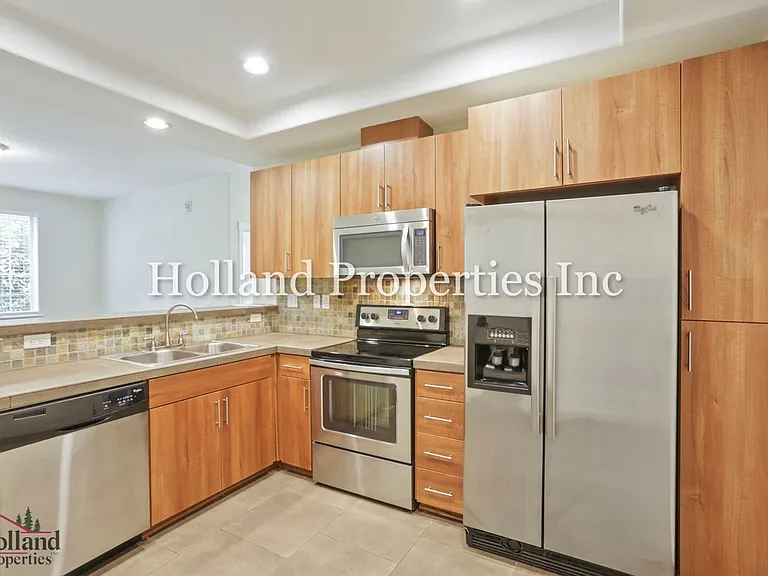 7898 NE Miriam Way — Photo 10