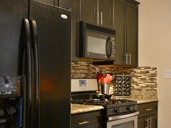 4th image of 7913 Wren Ln NE