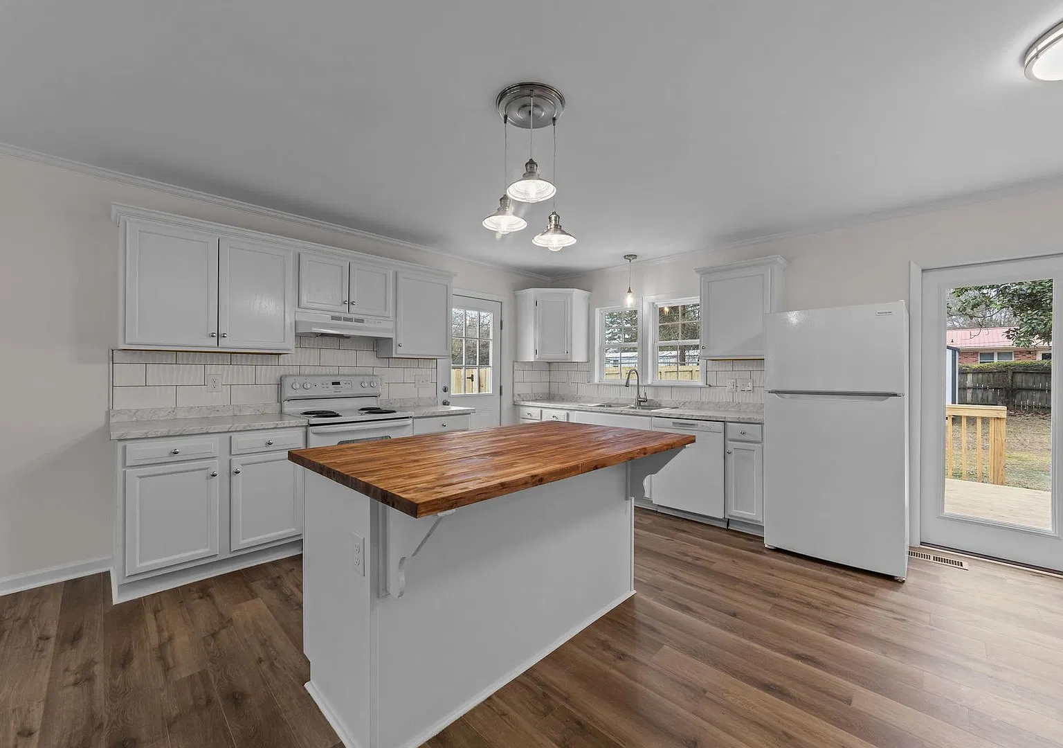 Charming 3-Bedroom Ranch with Hardwood Floors & Spacious Yard in Smithfield! — Photo 1