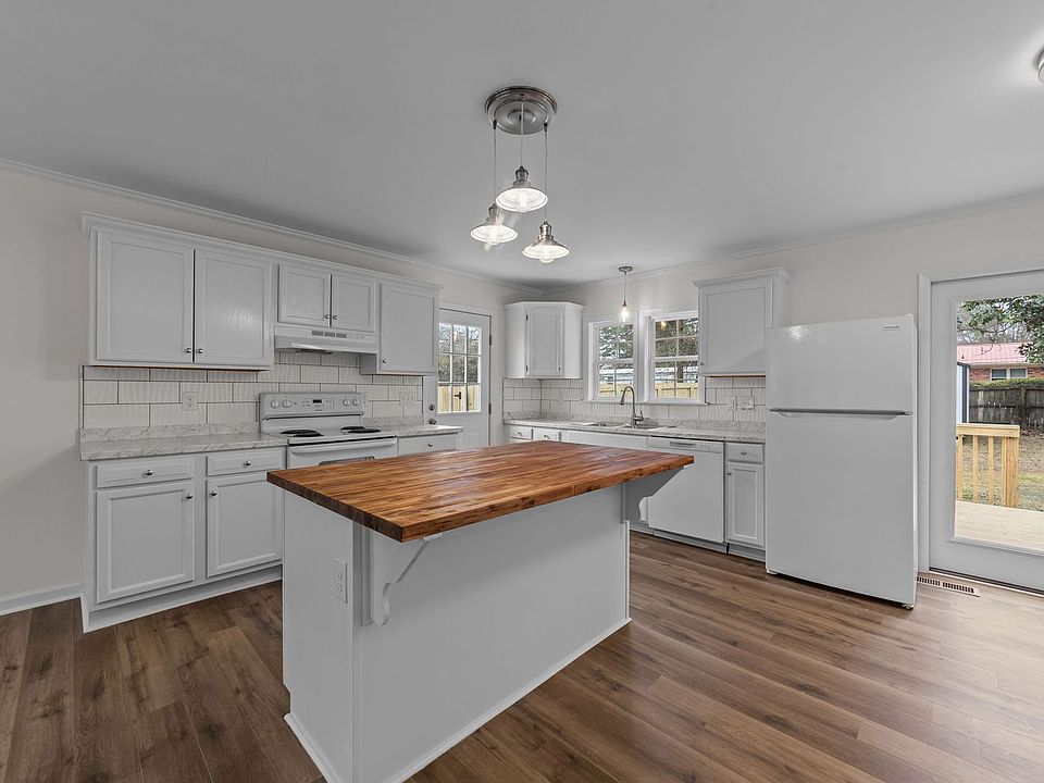 1st image of 105 Shady Lane Dr