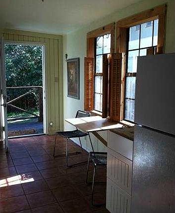 4th image of 613 Moore St