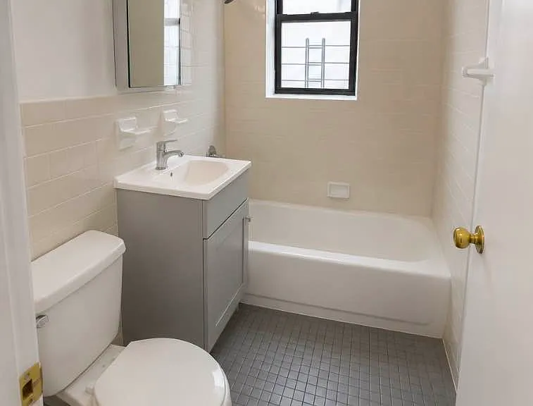 1310 Sheridan Ave #3A — Photo 4