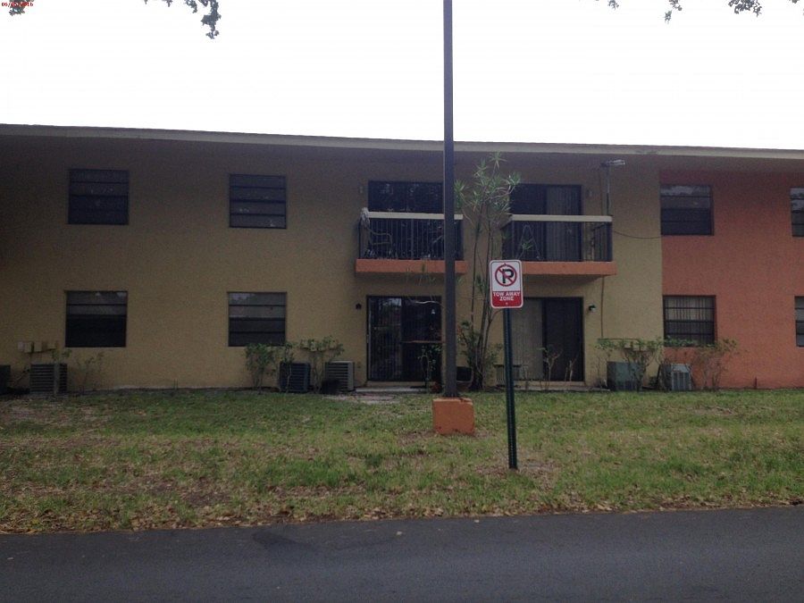1st image of 4142 Lakeside Dr