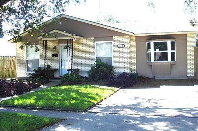 1st image of 209 W Loyola Dr