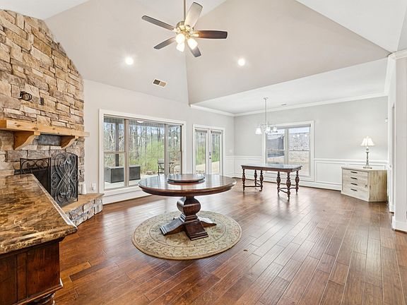 3rd image of 141 Willow Lake Ln
