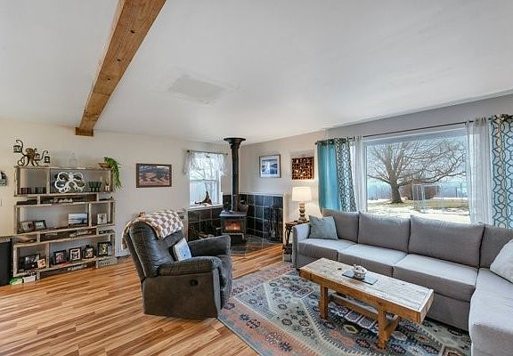 4th image of 228 Hines Rd