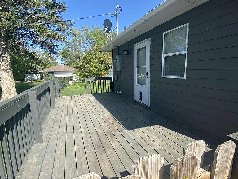 303 2nd Ave N — Photo 3